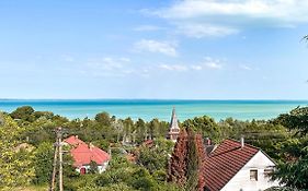 Belvarosi Haz Gyoenyoeru Panoramaval
