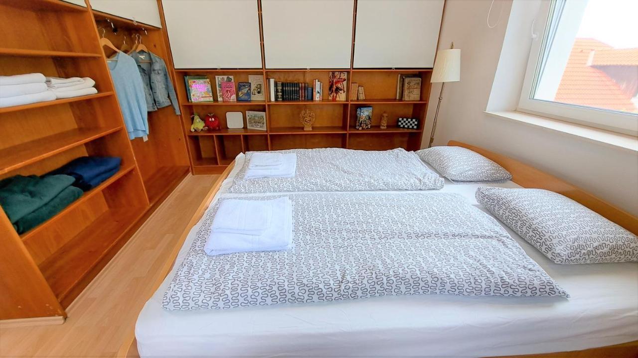 Belvarosi Haz Gyoenyoeru Panoramaval Balatonalmádi Exterior foto
